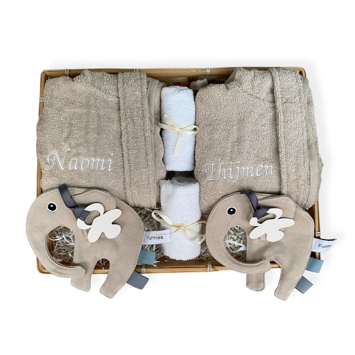 Tweeling kraamcadeau, beige kraammand