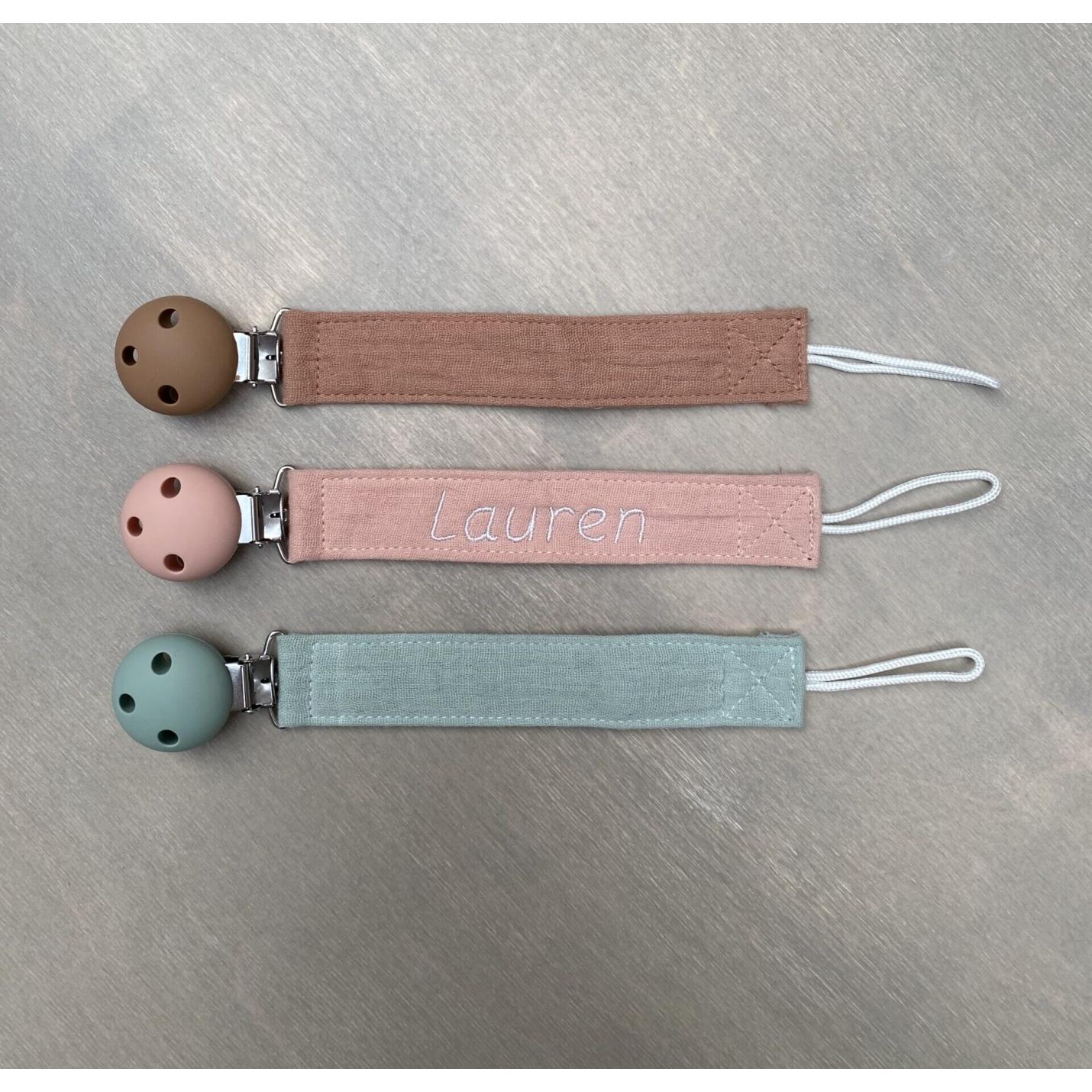 speenkoord met naam geborduurd