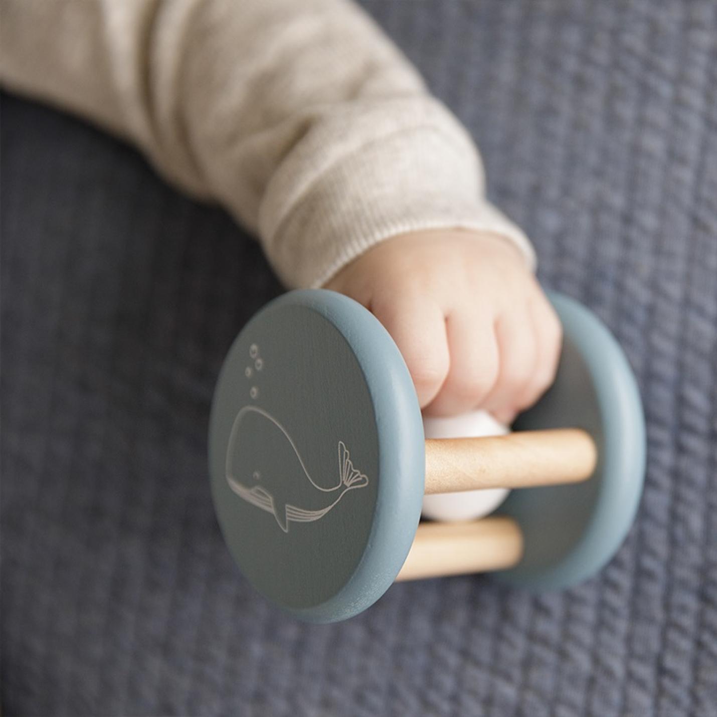 Houten rammelaar blauw | Little Dutch; Afbeelding: 3