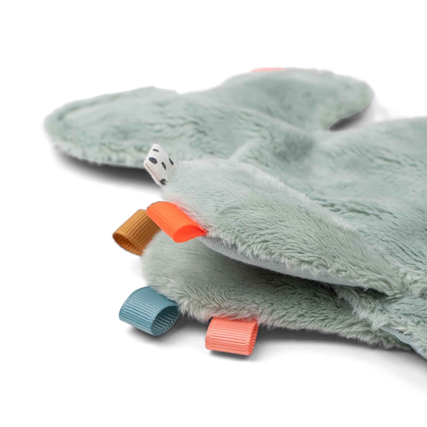 speendoekje detail labeltjes van done by deer