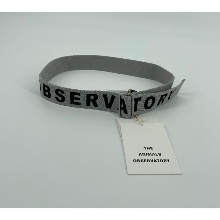 Riem Grijs met Logo Tekst - Medium - Nieuw