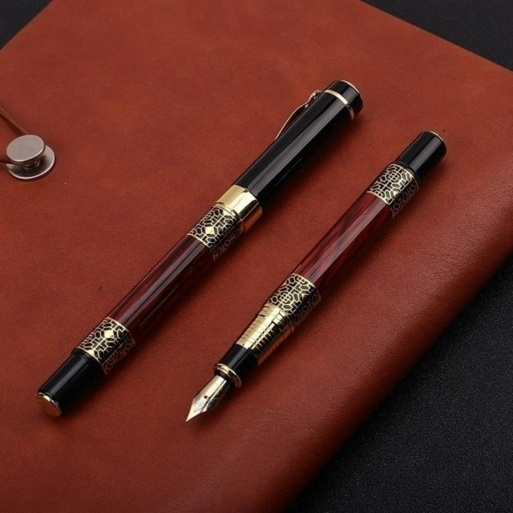 Verrijk uw schrijfervaring met onze klassieke houtnerf vulpen