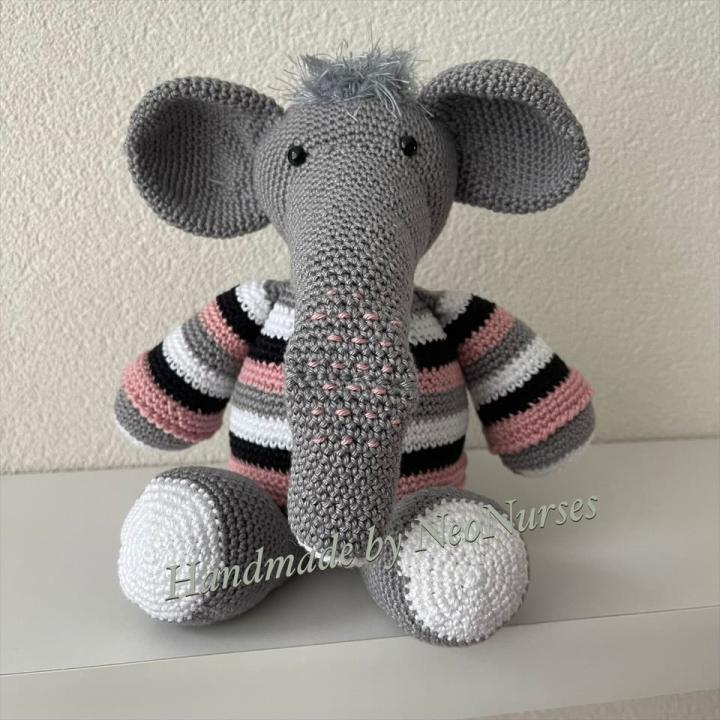 Olifant Otto Grijs met gestreepte trui