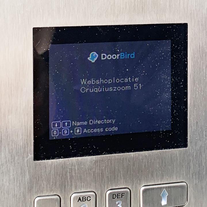 DoorBird deurintercom geplaatst bij Webshoplocatie