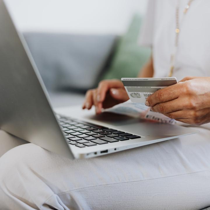 30% van de Nederlanders kocht afgelopen jaar vaker online :)